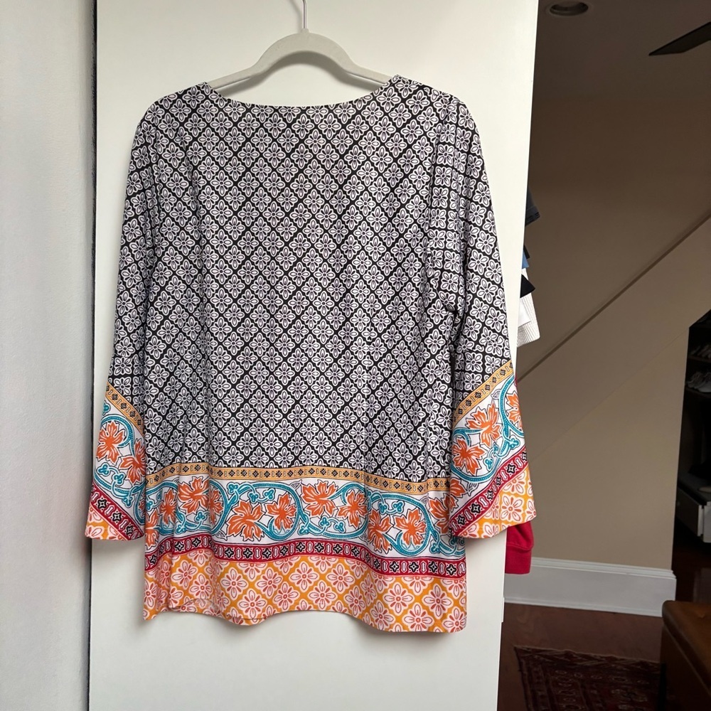 Patterned Women's Top with Multicolor Design - Picture 6 of 6